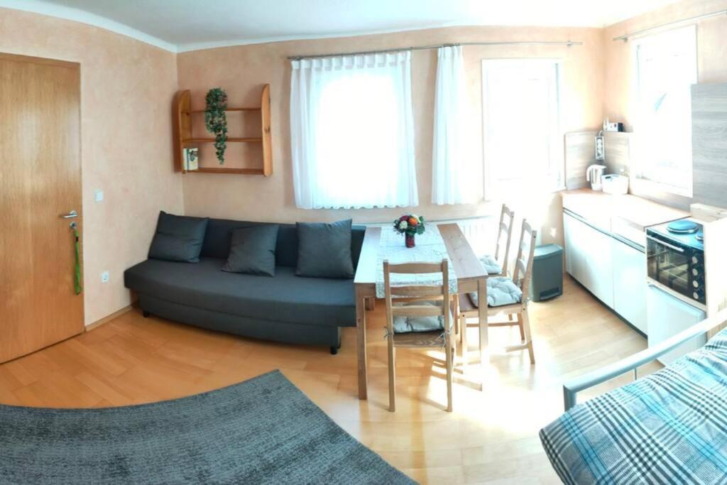 Zentrale & Ruhige Ferienwohnung Mössingen Buitenkant foto